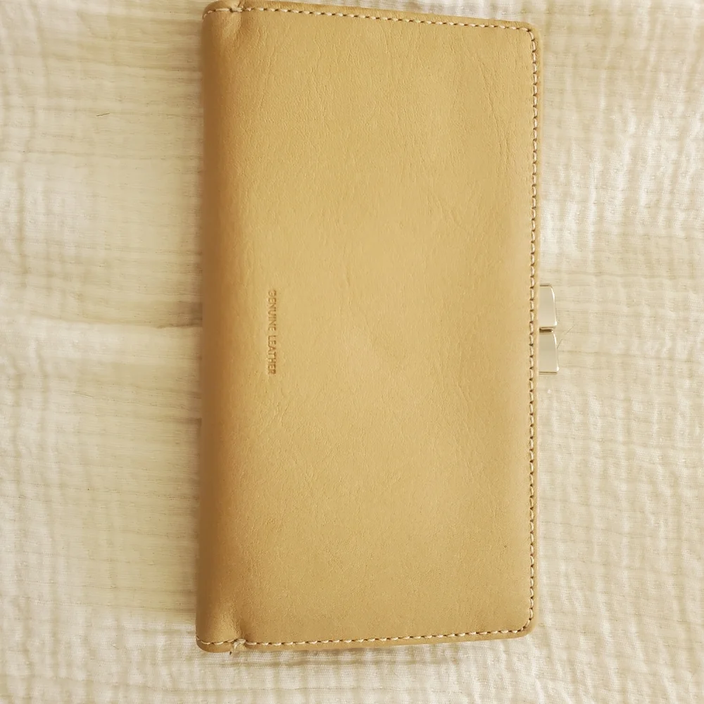 💎$3 WITH BUNDLE💎 Tan Leather Wallet